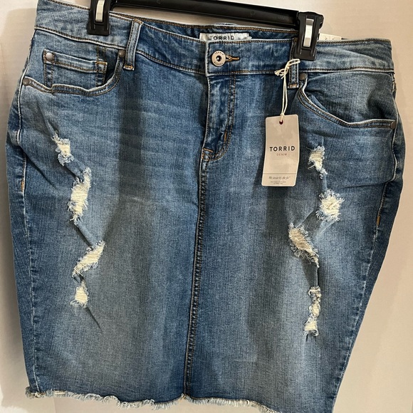 Torrid Distressed Cut Off Denim Mini Skirt Plus Size 18 - Picture 1 of 6